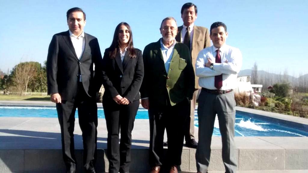 El Prof. Dr. Dr. h.c. mult. Luzón Peña acompañado de los fiscales Profs. Ernesto Vásquez, presidente de la Asociación (derecha), y Víctor Manuel Vidal (izquierda), la Dra. Ángela Moreno Bobadilla, Directora Dpto. Der. Público Univ. Central de Chile, y (arriba) el Prof. Dr. Jaime Náquira Riveros, Titular (catedrático) de D. Penal Univ. Católica de Chile.